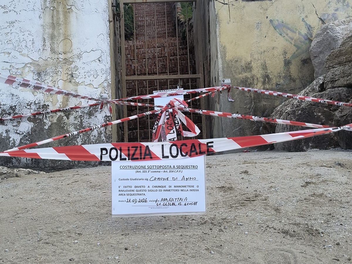 Rampa abusiva in spiaggia ad Anzio Colonia, scatta il sequestro - 