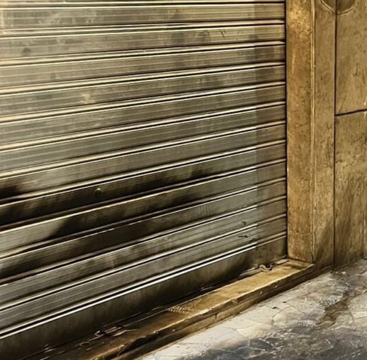 Aprilia - In fiamme la saracinesca di un centro estetico  - Foto di archivio 