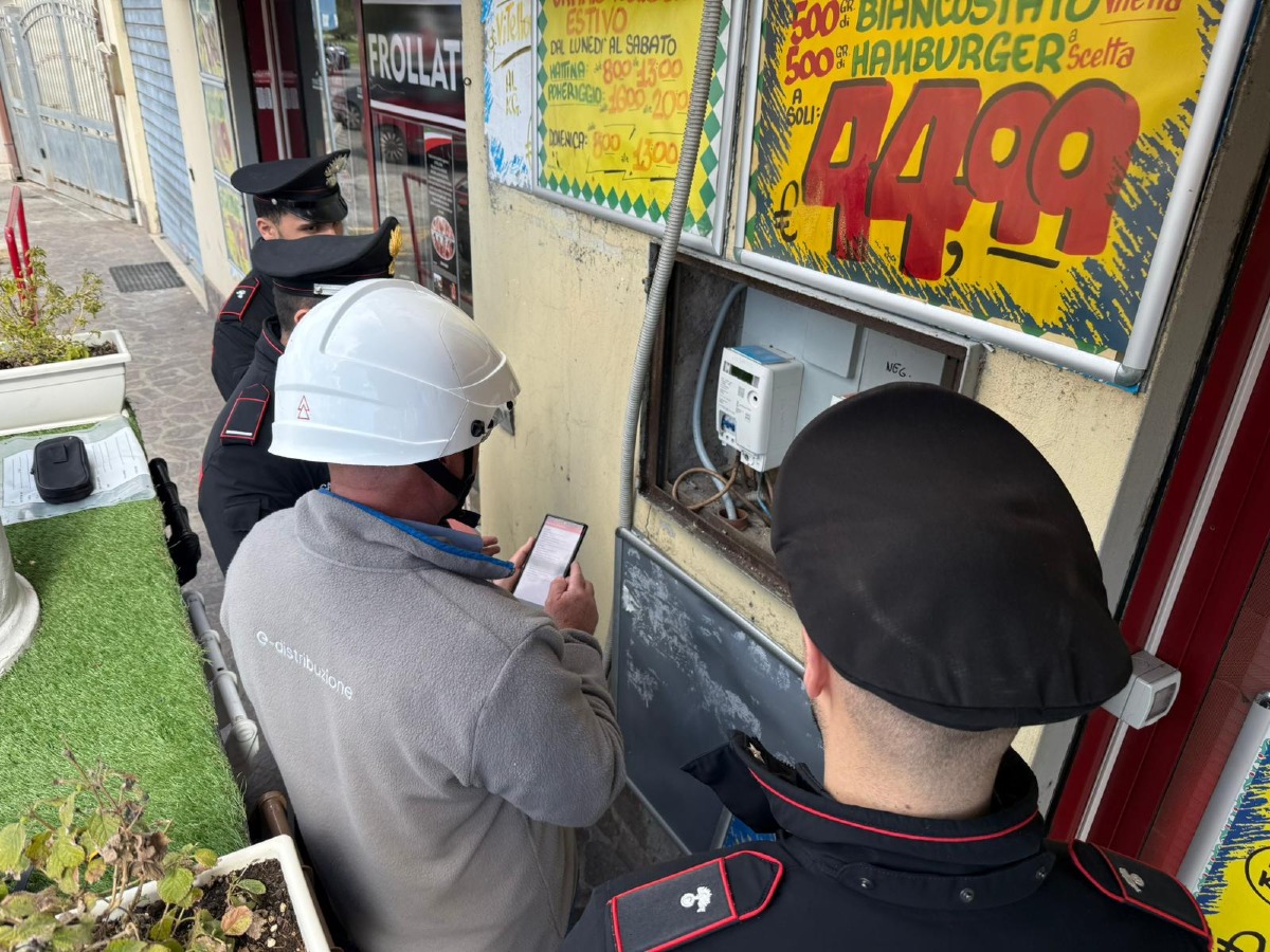 Allacci abusivi alla rete elettrica: furto da 50mila euro ad Ardea - 