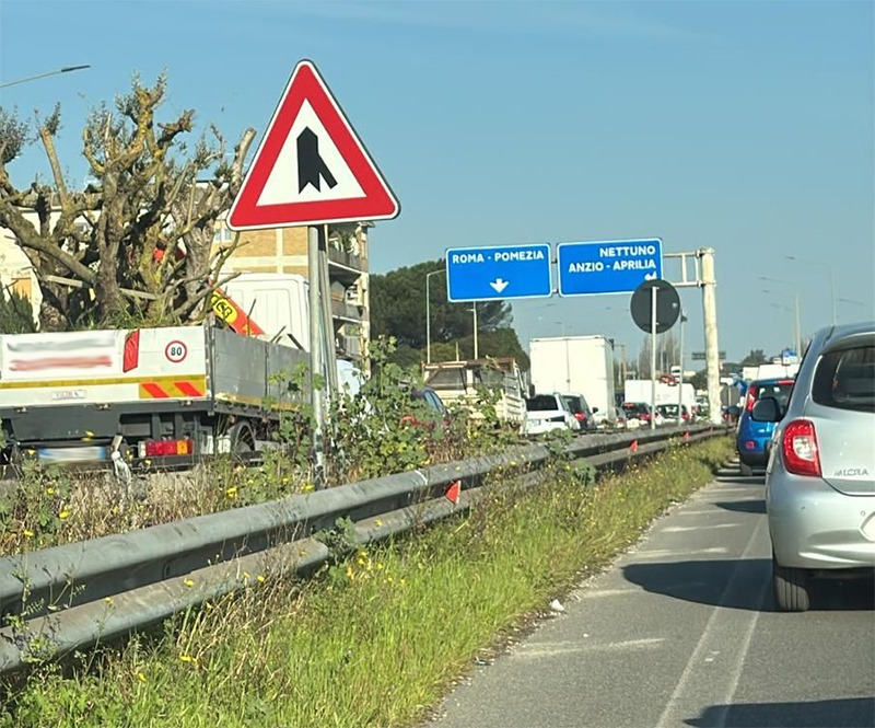 Incidente sulla Pontina, all’altezza del centro commerciale  Aprilia2.  - 
