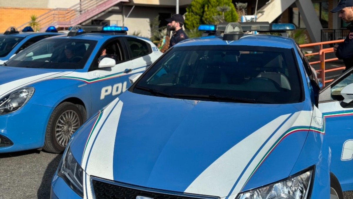 Lite tra coinquilini degenera in accoltellamento: un arresto sul litorale romano. - 