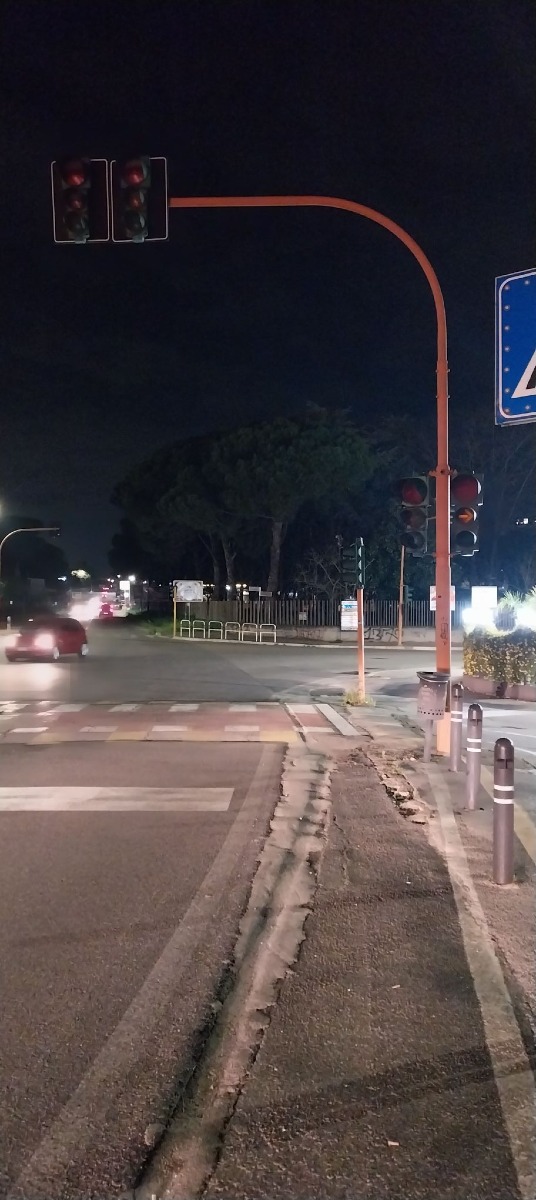 Aprilia, semaforo tra la Nettunense e via Matteotti fuori uso da un mese.  - 