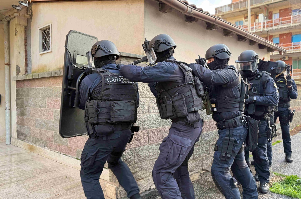 Maxi blitz dei Carabinieri sul litorale romano e nella Capitale: 17 arresti e 42 denunce. - 