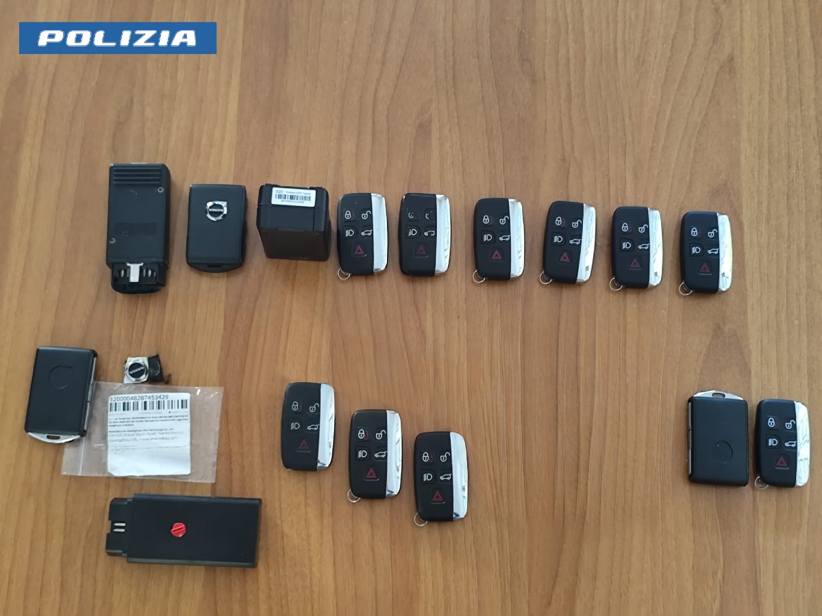 Furti di auto di lusso, banda sgominata dalla Stradale di Albano - 