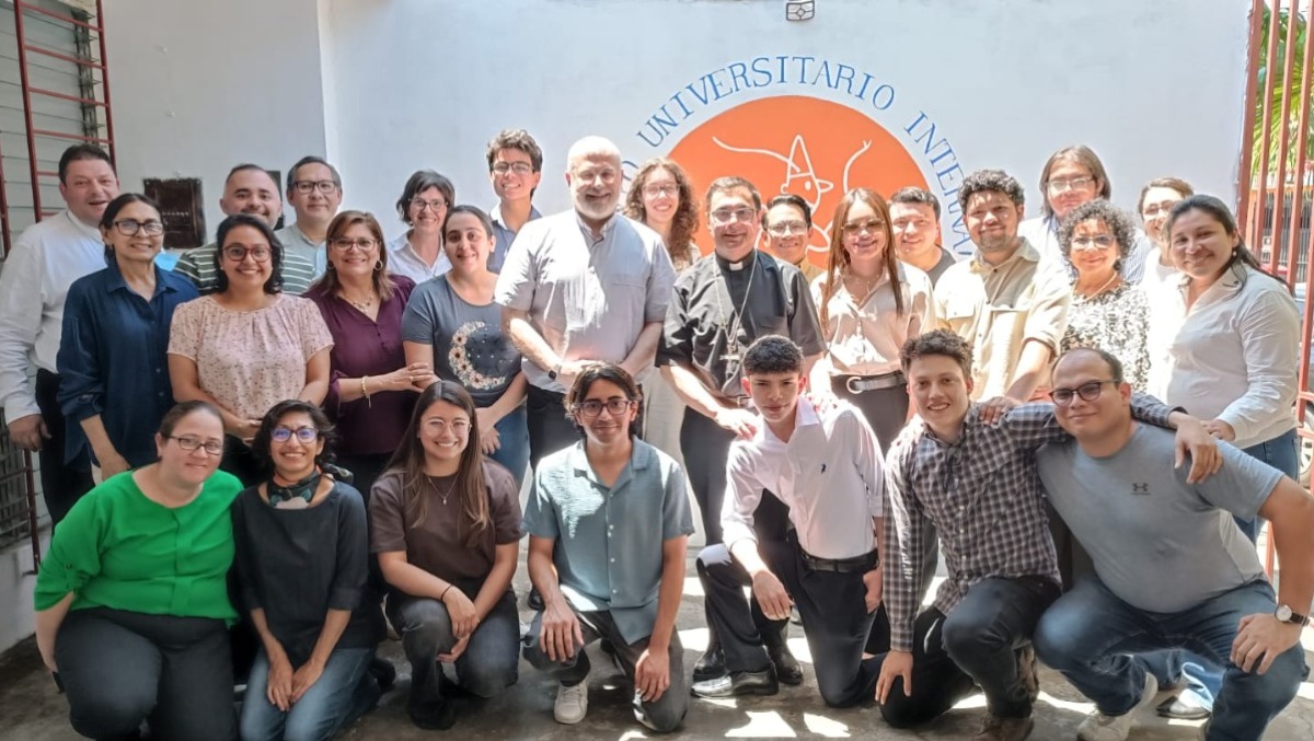 Santa Pasqua, il Vescovo di Albano Monsignor Viva: "La Risurrezione per attraversare porte chiuse" - 