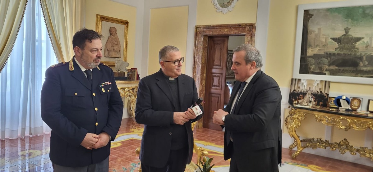 Consegnato anche all’Arcivescovo di Gaeta l’Olio del Giardino della Memoria di Capaci. - 