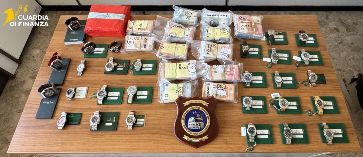 Orologi falsi e auto riciclaggio: misure cautelari e sequestro di beni per 880mila euro. - 