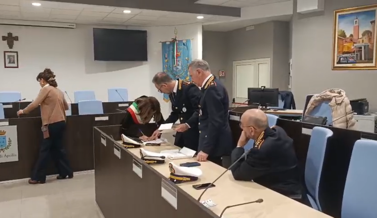 Attestato di benemerenza per sei dipendenti del Comune di Aprilia 