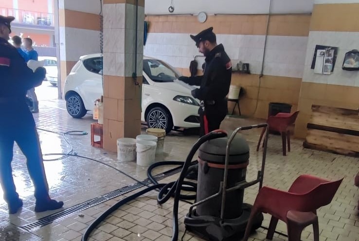 Carabinieri di Frascati - controlli in un autolavaggio