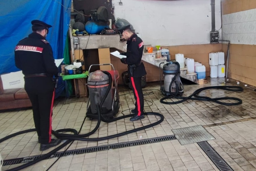 Carabinieri di Frascati - controlli in un autolavaggio