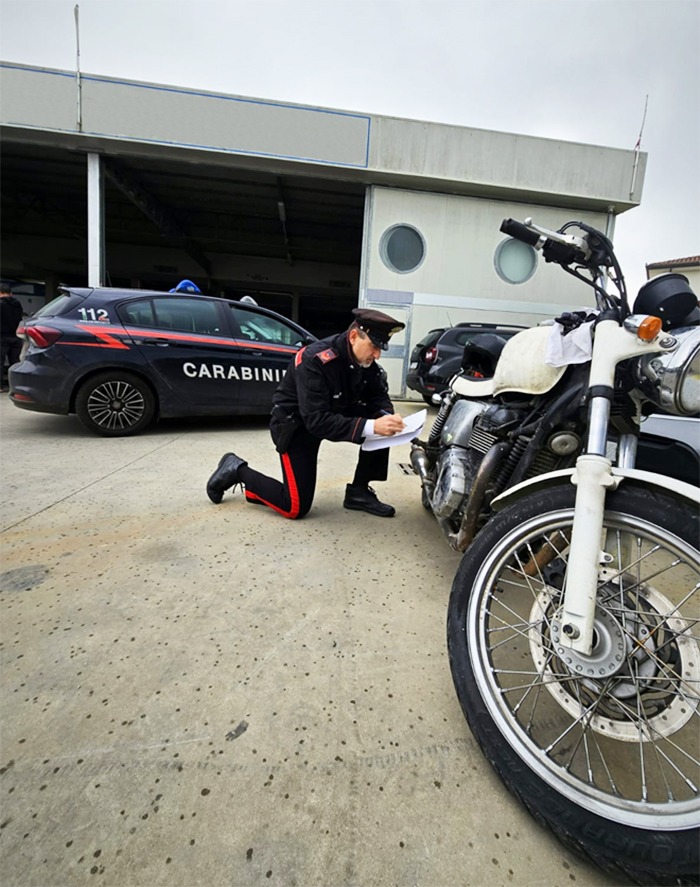 Carabinieri di Sezze - la moto rubata