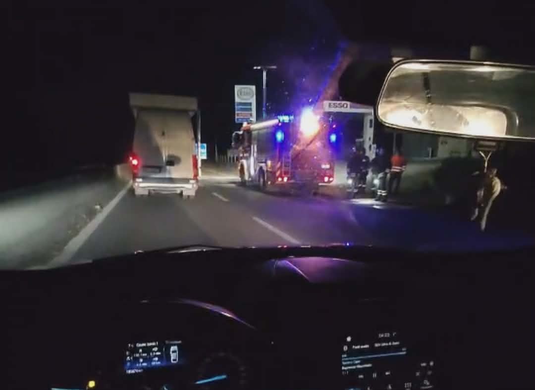 Pontina - tir fuori strada