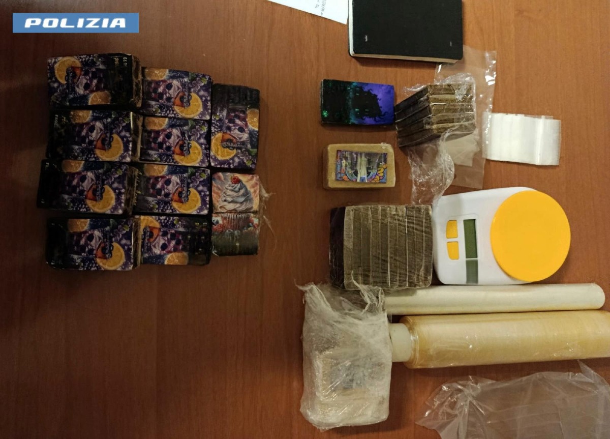 Polizia Roma - 2 chili di droga