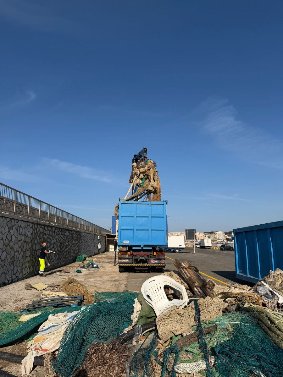 Anzio Porto - rimosse tonnellate di rifiuti