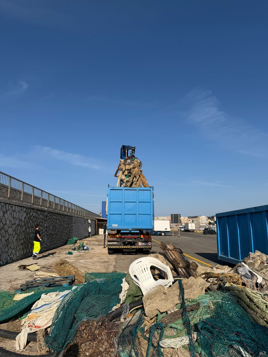 Anzio Porto - rimosse tonnellate di rifiuti