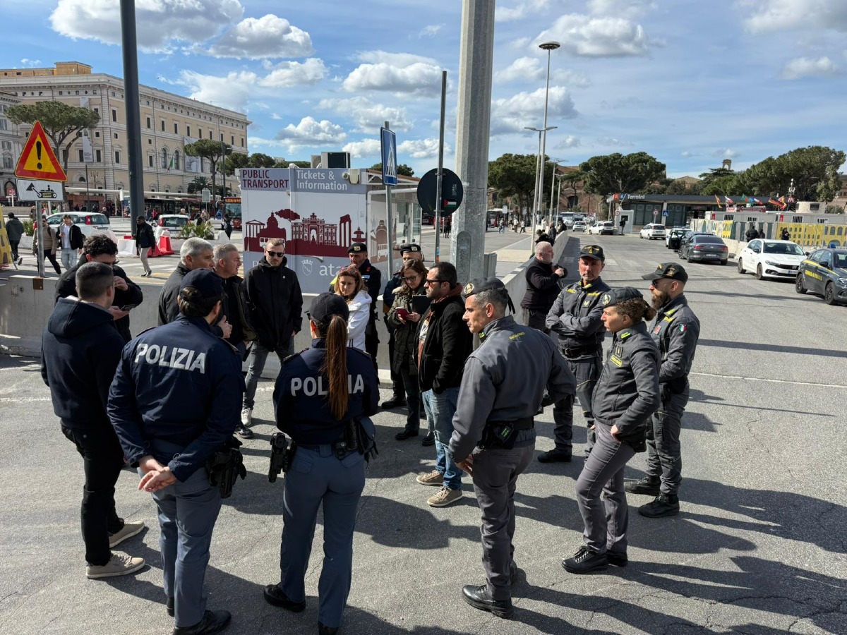 Polizia e Finanza - operazione interforze a Roma Termini