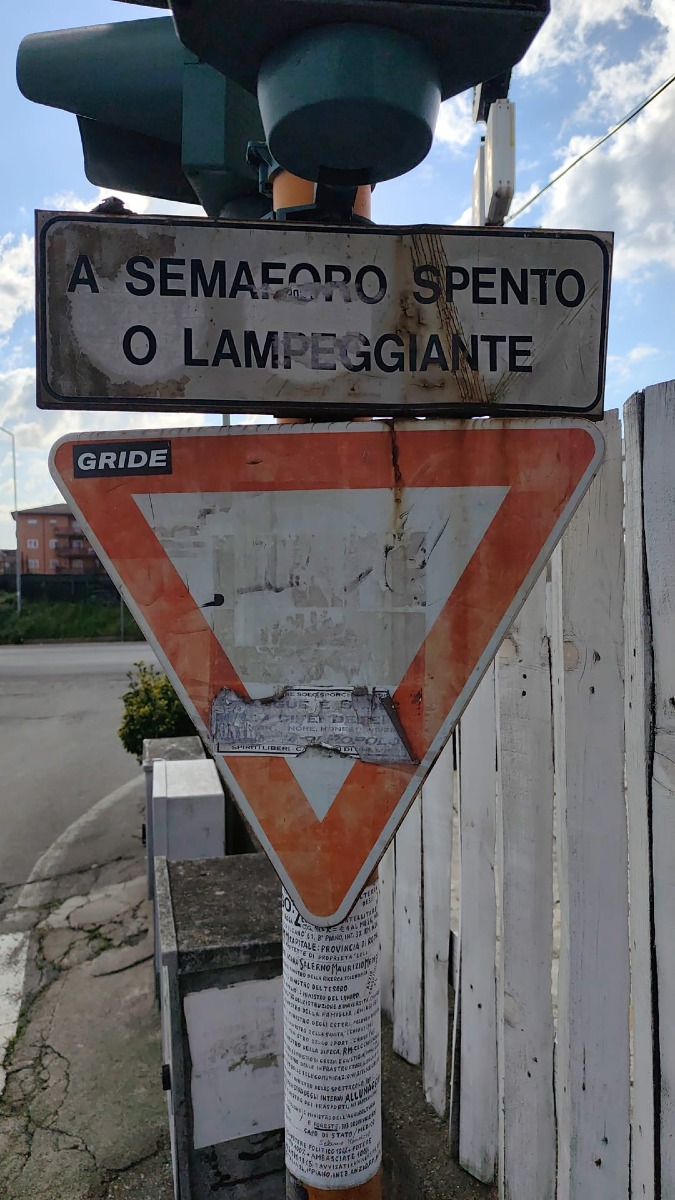 Aprilia - semaforo tra via Matteotti e via Nettunense 