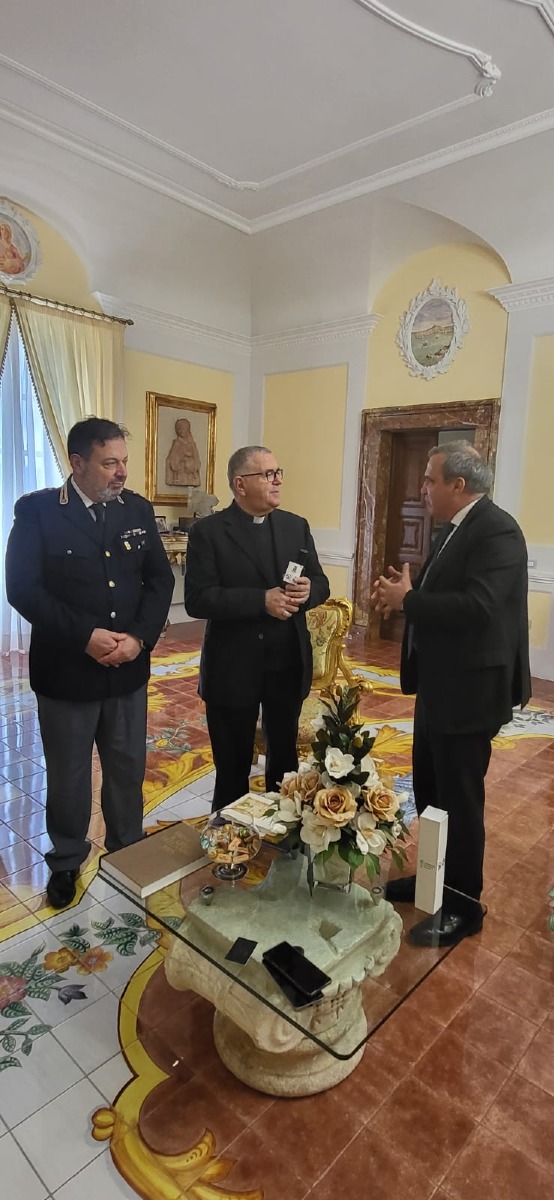 Olio del giardino della memoria di Capaci - la consegna all'arcivescovo di Gaeta 