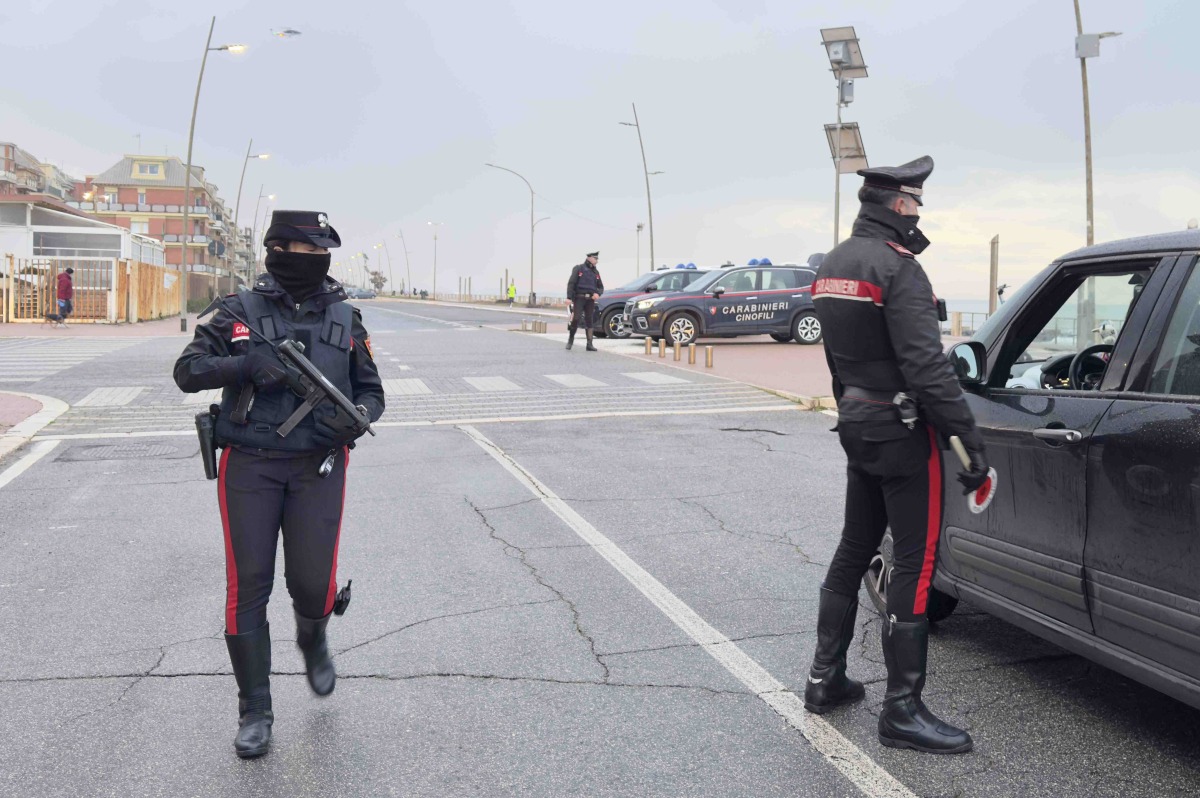 Carabinieri di Ostia - controlli sul litorale romano