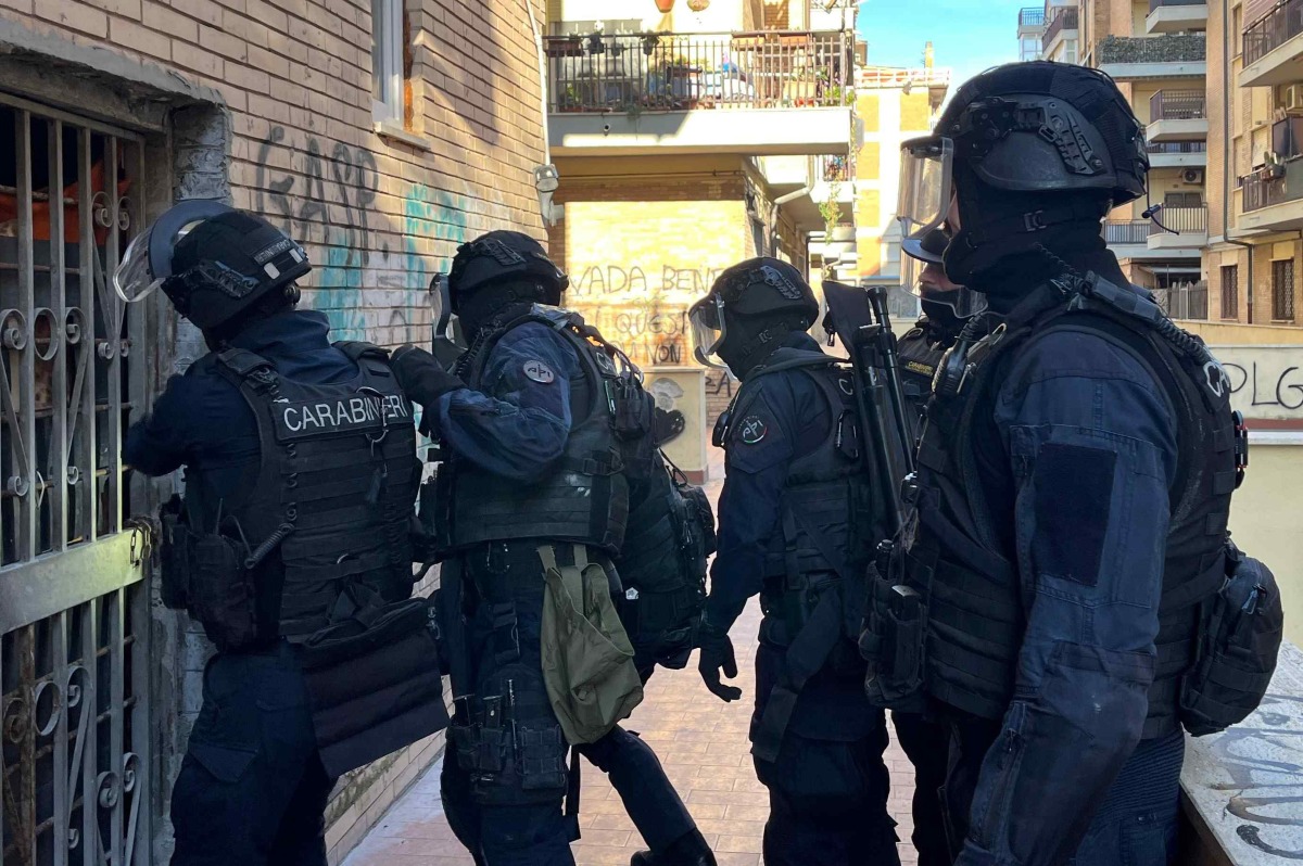 Carabinieri di Ostia - controlli sul litorale romano