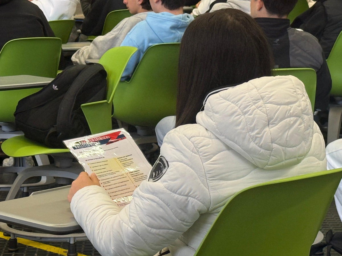 I Carabinieri tra i banchi dell’Itis “Trafelli” di Nettuno. Lezione di legalità. - 