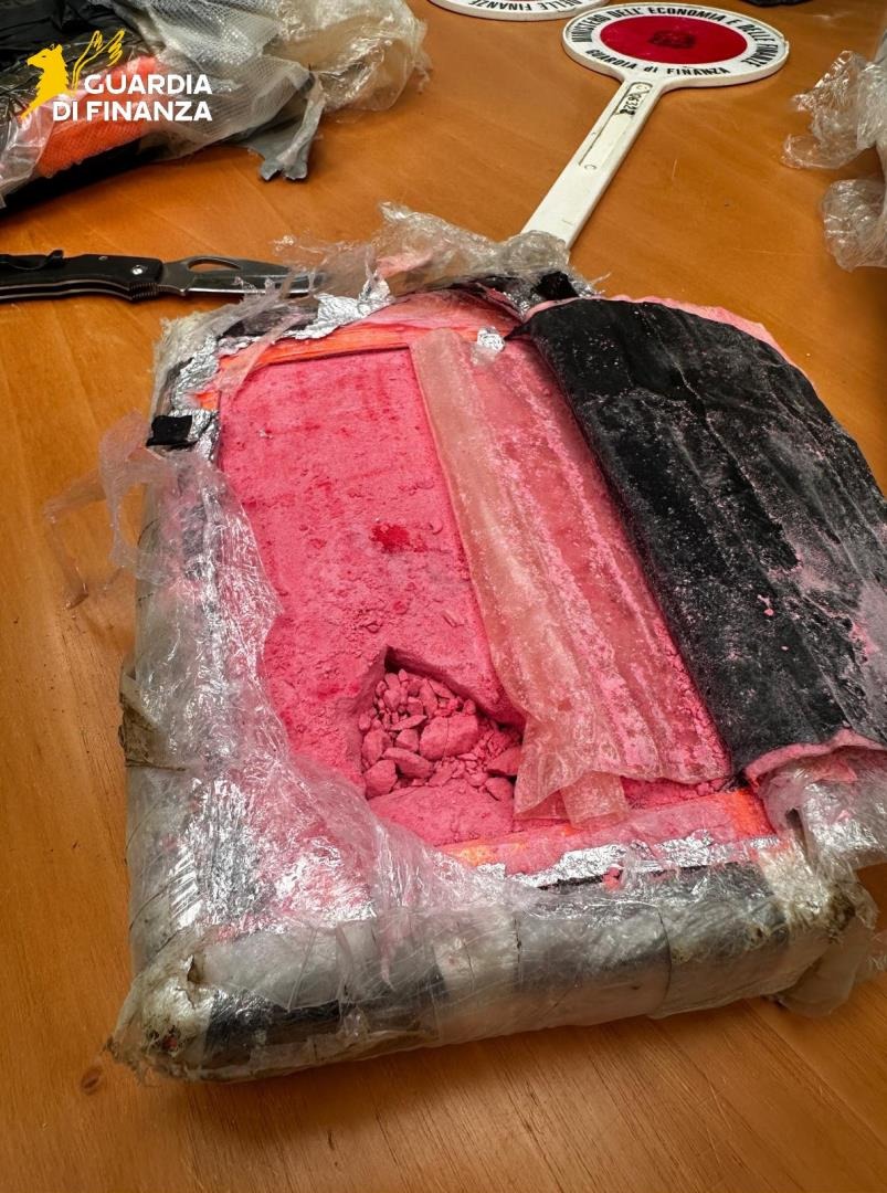 Smantellato dalla Finanza di Roma un “supermarket” di droghe sintetiche.  - 