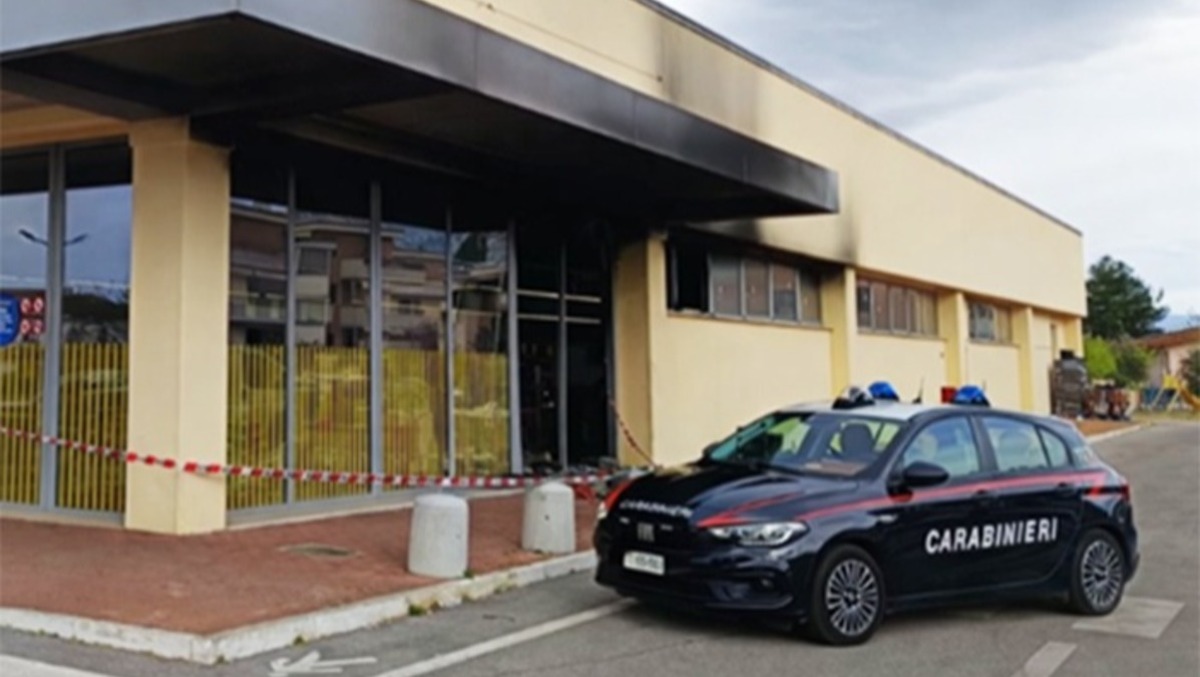 Sermoneta, fanno saltare in aria la cassa continua e si danno alla fuga con il bottino.  - 