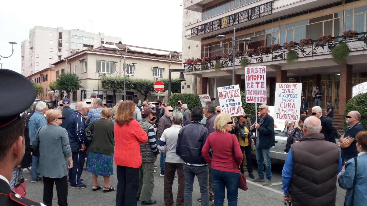 Aprilia, "Privati degli allacci alle fogne, dai Lavori Pubblici un muro di gomma" - 