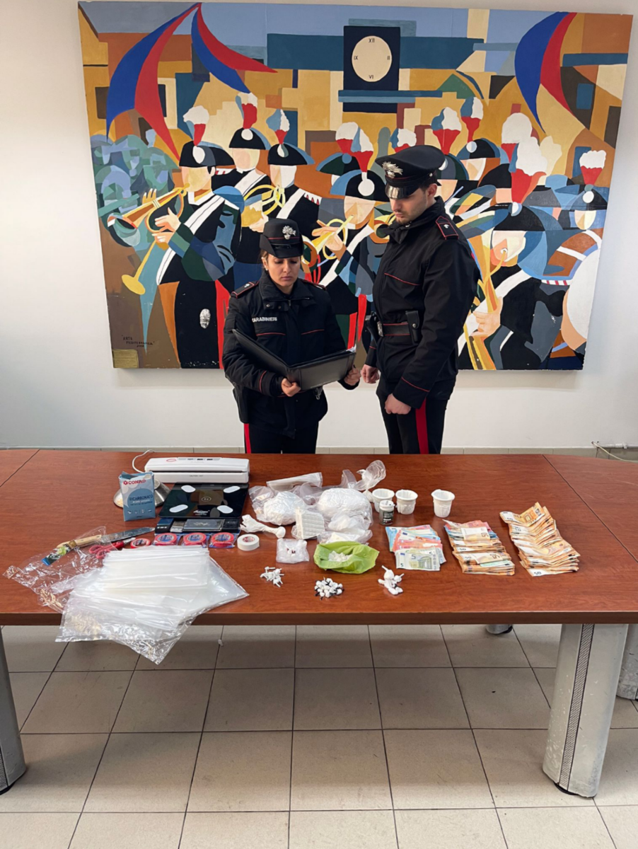 Aprilia, un chilo e mezzo di cocaina in auto e in casa. 30enne in manette. - 