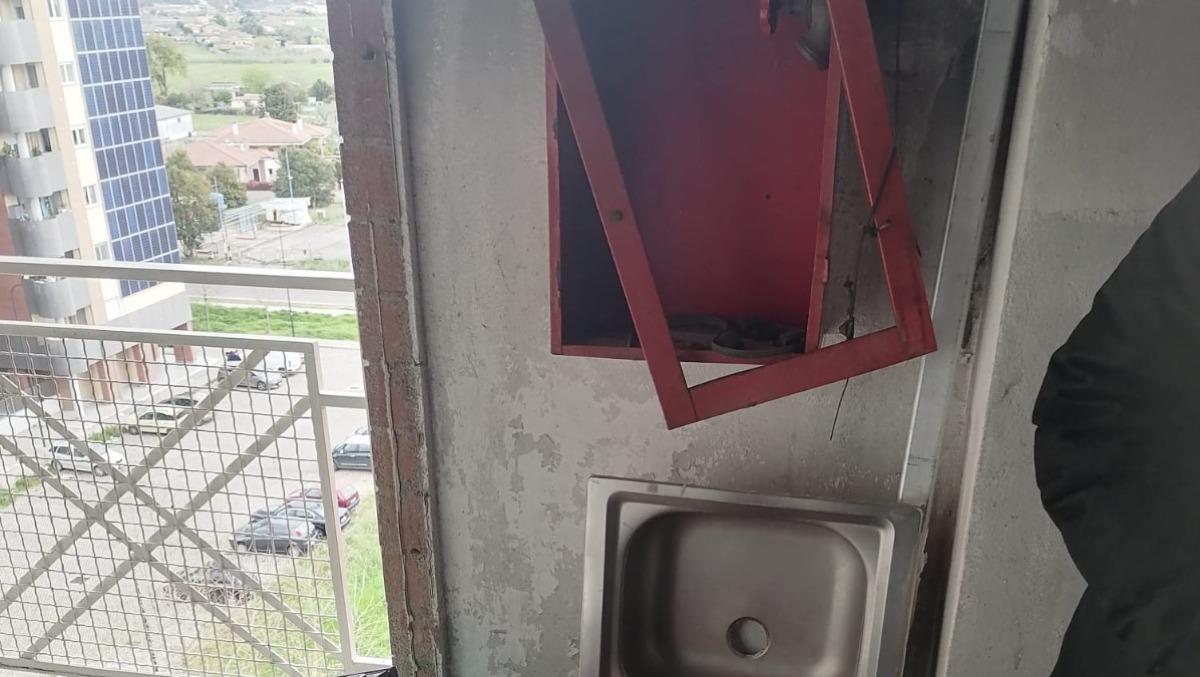 Aprilia - Morosi, vandali e degrado in via Londra, Ater: "Ecco gli interventi" - 