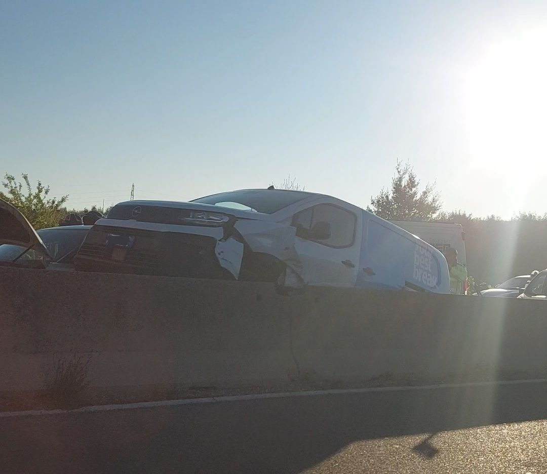 Scontro sulla Pontina all’altezza di Ardea sotto la nebbia fitta dell’alba. - foto del gruppo "I Pendolari della PONTINA"
