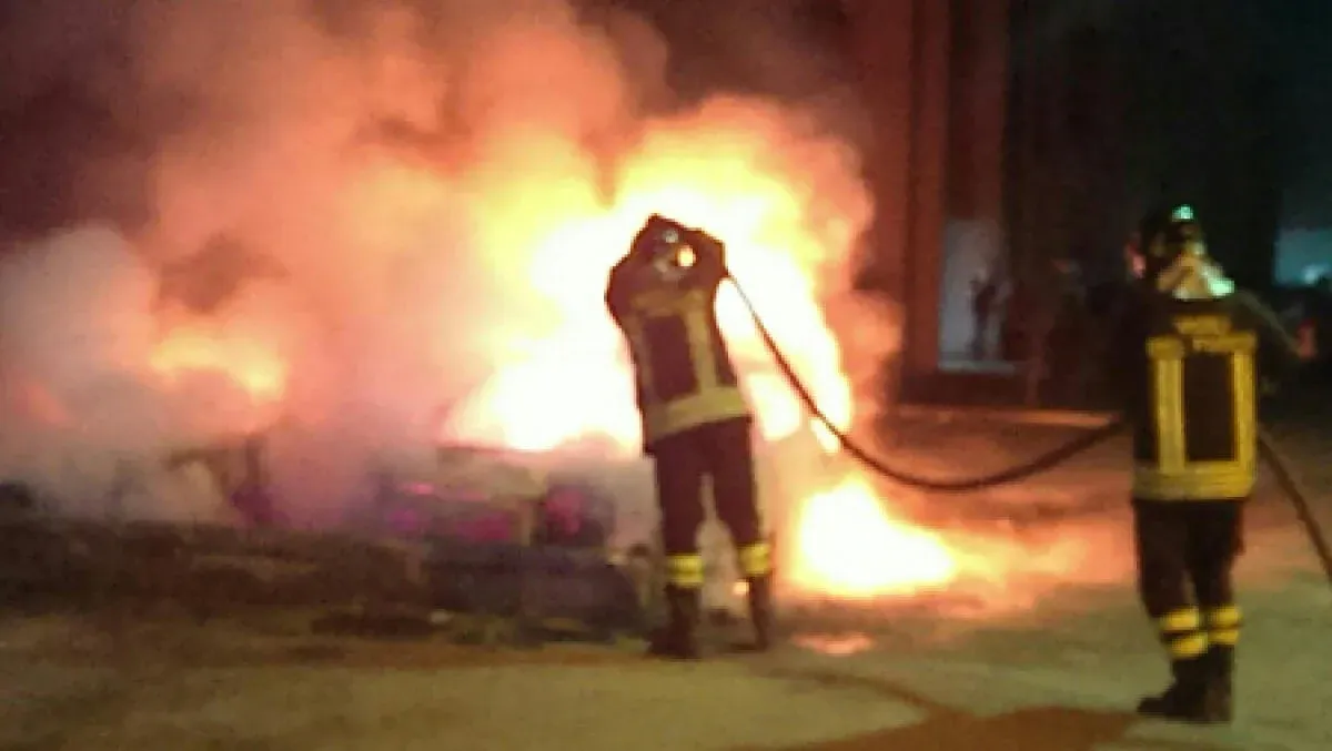 Suv in fiamme nel quartiere Nascosa a Latina,  inquietante precedente. - 