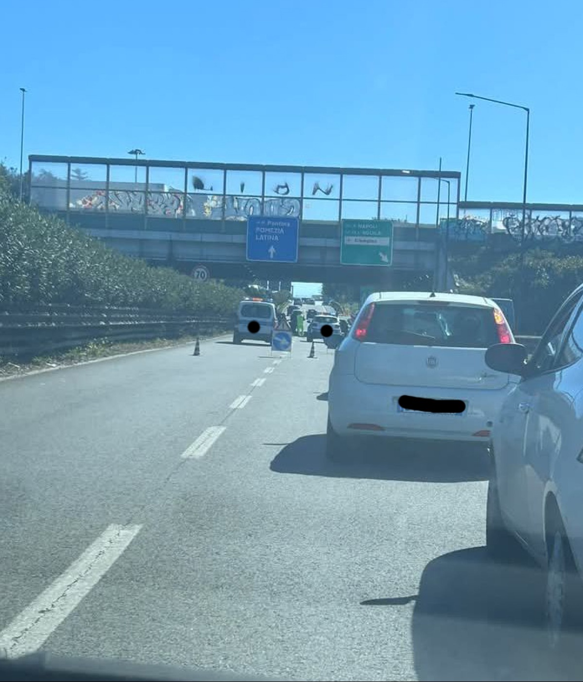 Pontina, incidente sotto al ponte del GRA - 