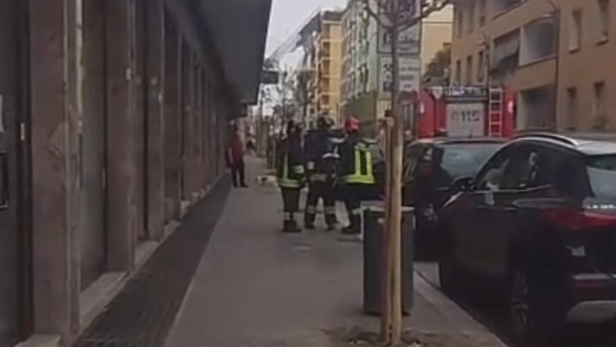 Incendio sopra la Galleria Pennacchi, un intossicato - 