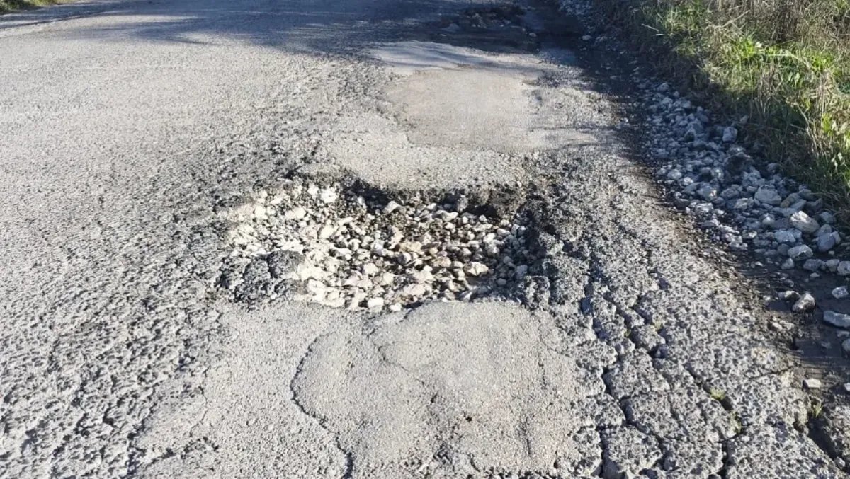 Strade ridotte male in periferia ad Aprilia, scatta il limite a 30km/h - 