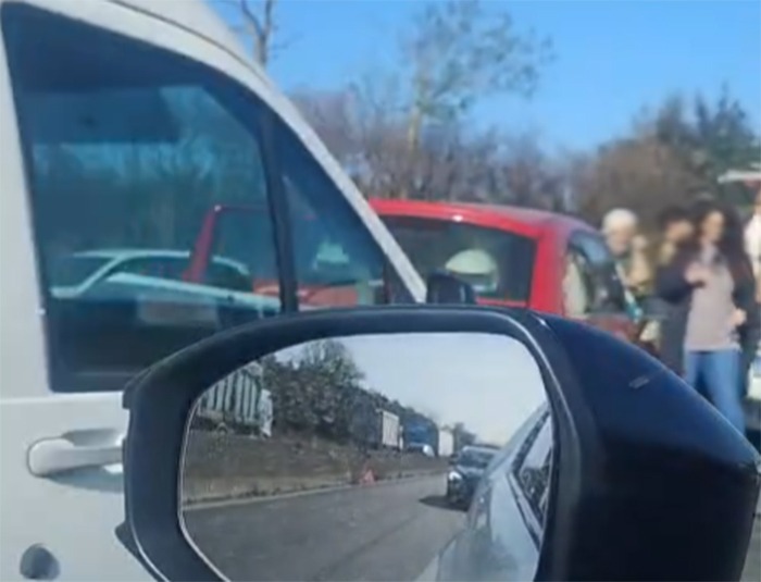 5 Km di coda sulla Pontina, incidente tra Castel Romano e Pratica di Mare. - 