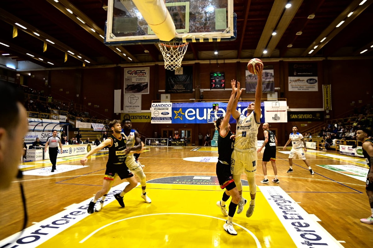 Basket - Latina in trasferta, stasera gioca a Casoria - 