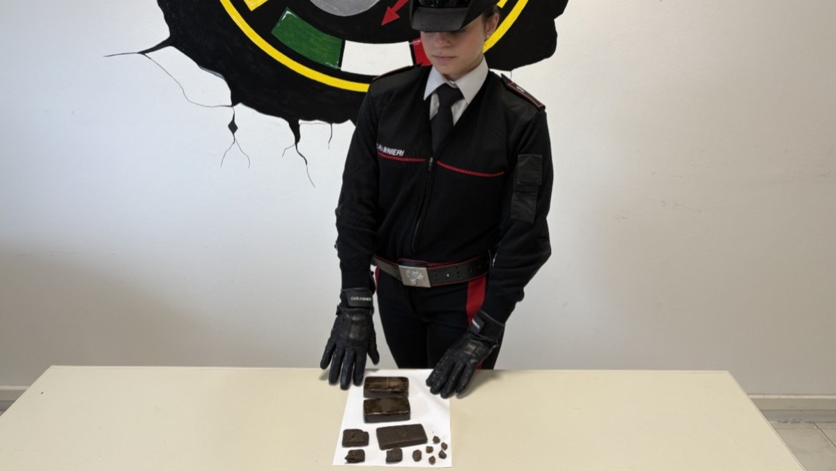 Spaccio nel cuore del borgo di Nettuno.  - 