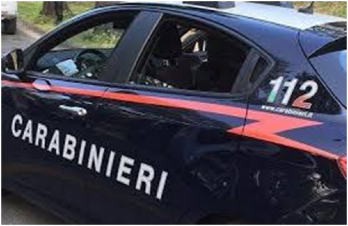 In giro per il centro di Cisterna con un taglierino - 