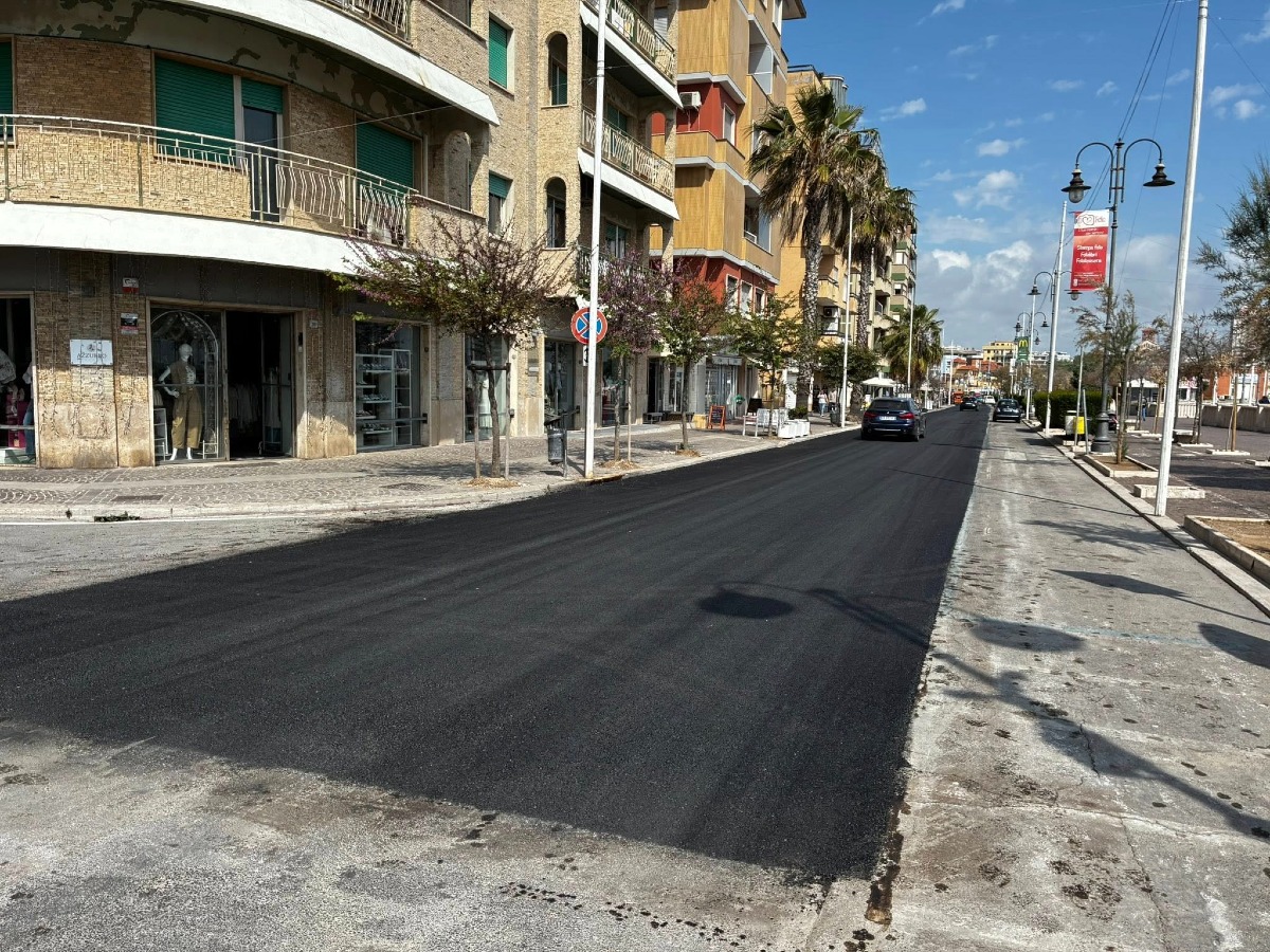 Nettuno, asfaltato il Lungomare Matteotti. - 