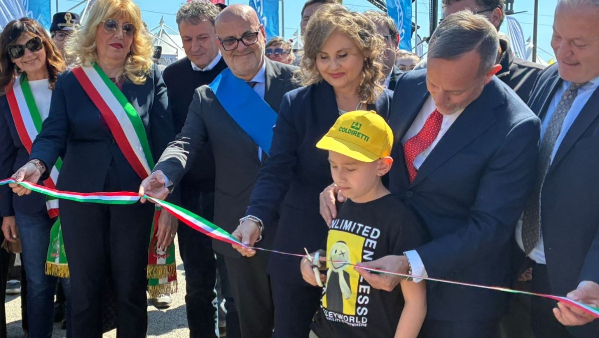 Il piccolo Leonardo taglia il nastro della 39ª Mostra Agricola di Campoverde - 