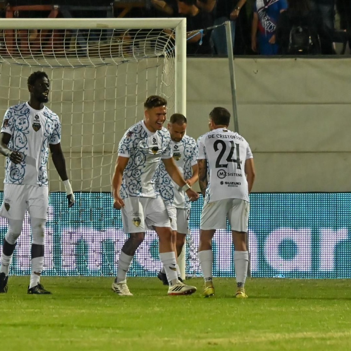 Calcio - Serie C - Rimonta show del Latina che vince a Crotone - 