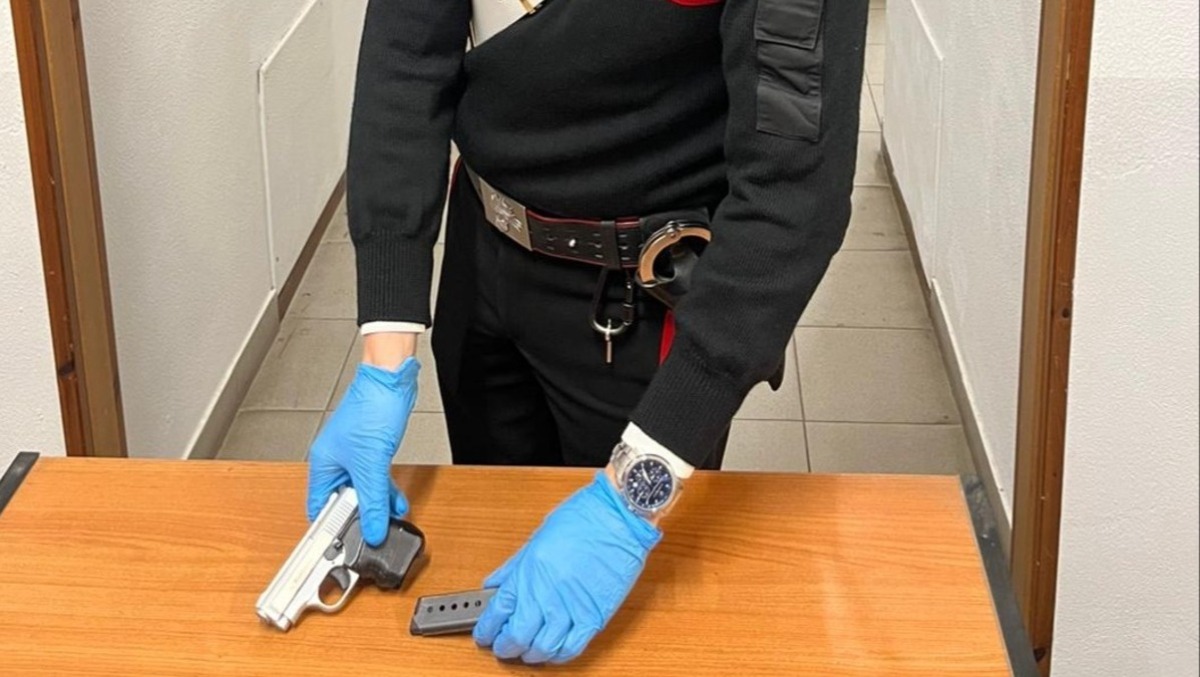 Nascondeva una pistola con matricola abrasa in casa, in arresto - 