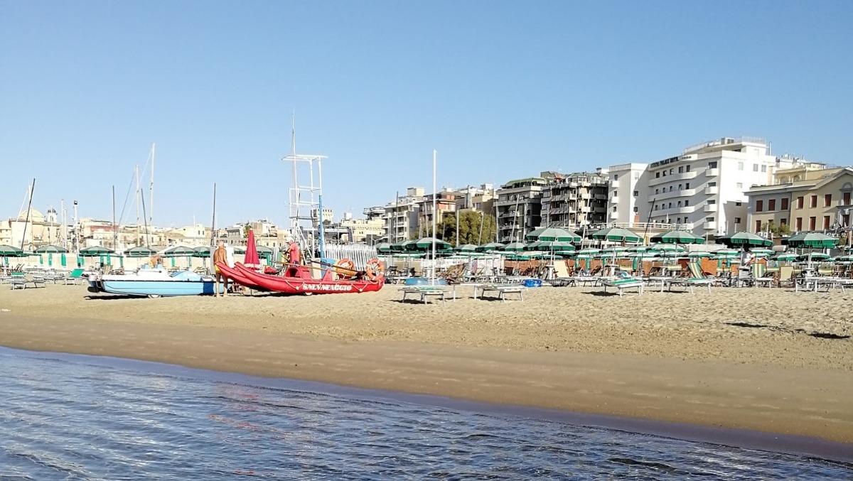 Chiuso il lido "Le Sirene" di Nettuno, abusi edilizi e non solo - Foto da FB 