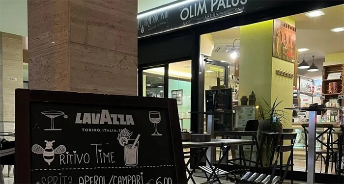 Latina, sfondano la vetrata del bar con una panchina.  - 