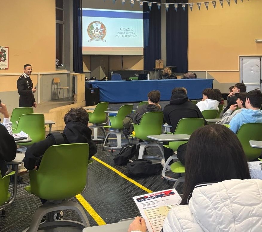Carabinieri Anzio - incontro sulla legalità al "Trafelli" di Nettuno