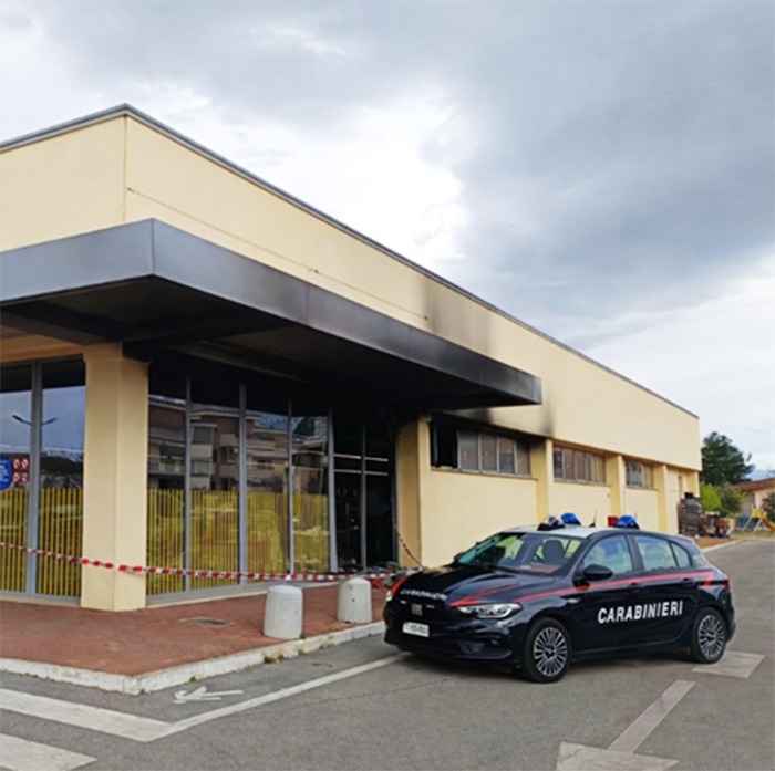 Carabinieri Sermoneta - esplosione cassa continua