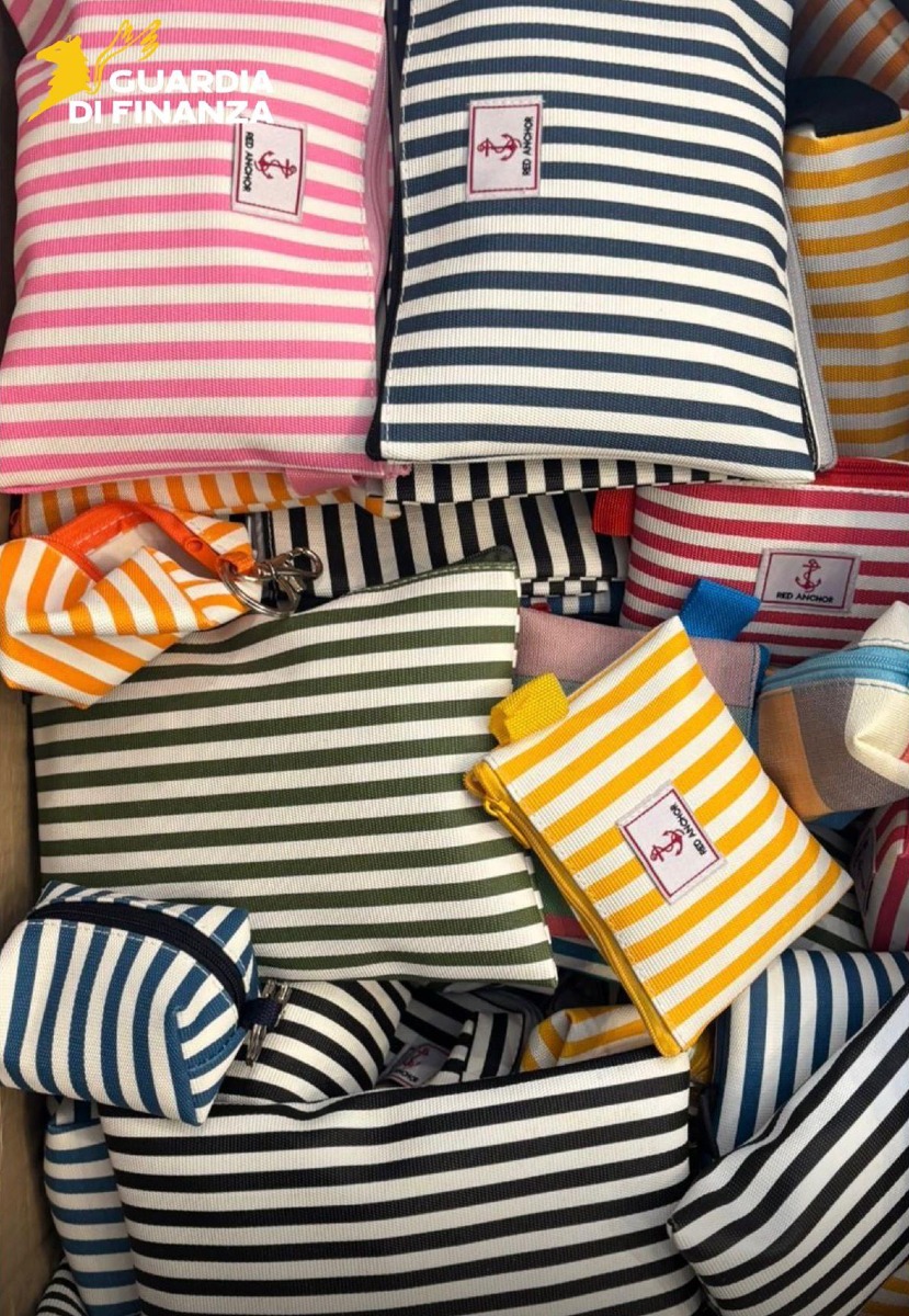 Pochette e borse sequestrate dalla Finanza