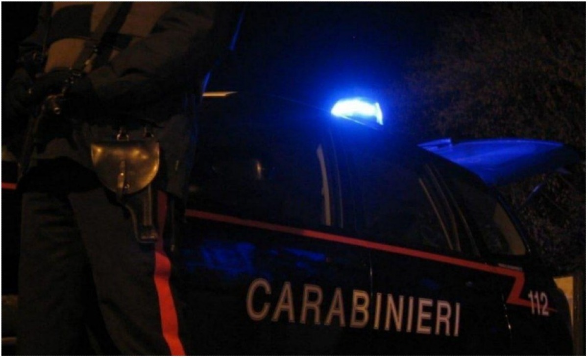 Aprilia - Tenta di investire un carabiniere per evitare un controllo  - 