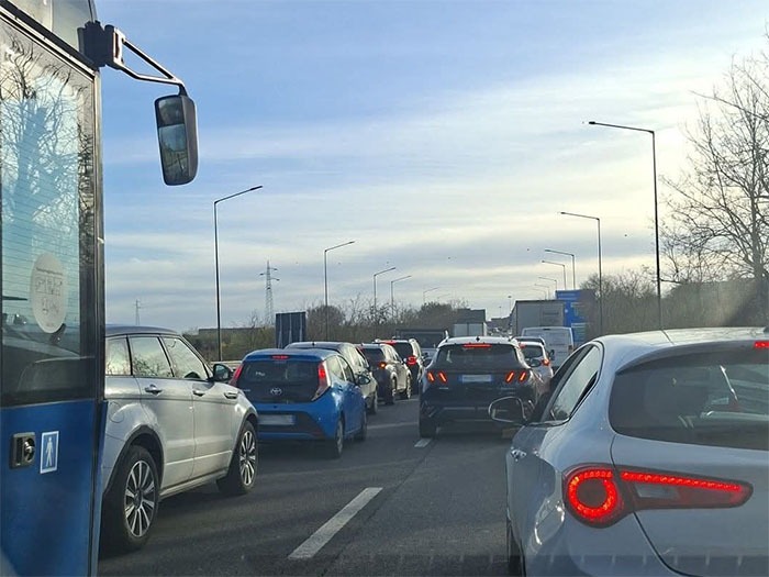 Code sulla Pontina per un incidente all’uscita di via di Pratica. - 